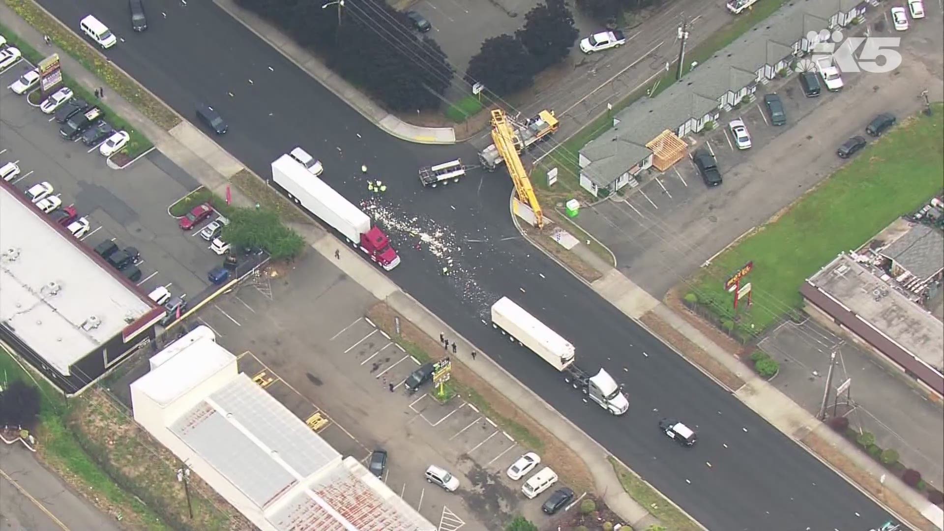 Crane and semi truck accident closes down Pacific Highway in Fife ...