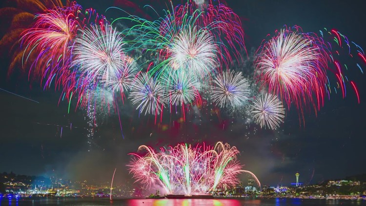 Seattle photographer captures the 'best fireworks show in 10 years'