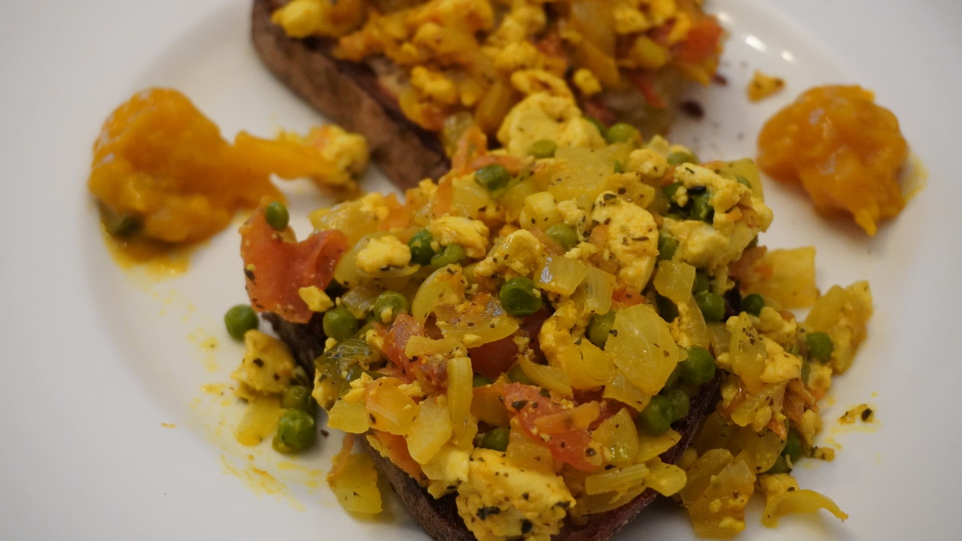 Peggy Brusseau of Contented Vegan whips up this versatile breakfast scramble that you can add whatever you like. #newdaynw