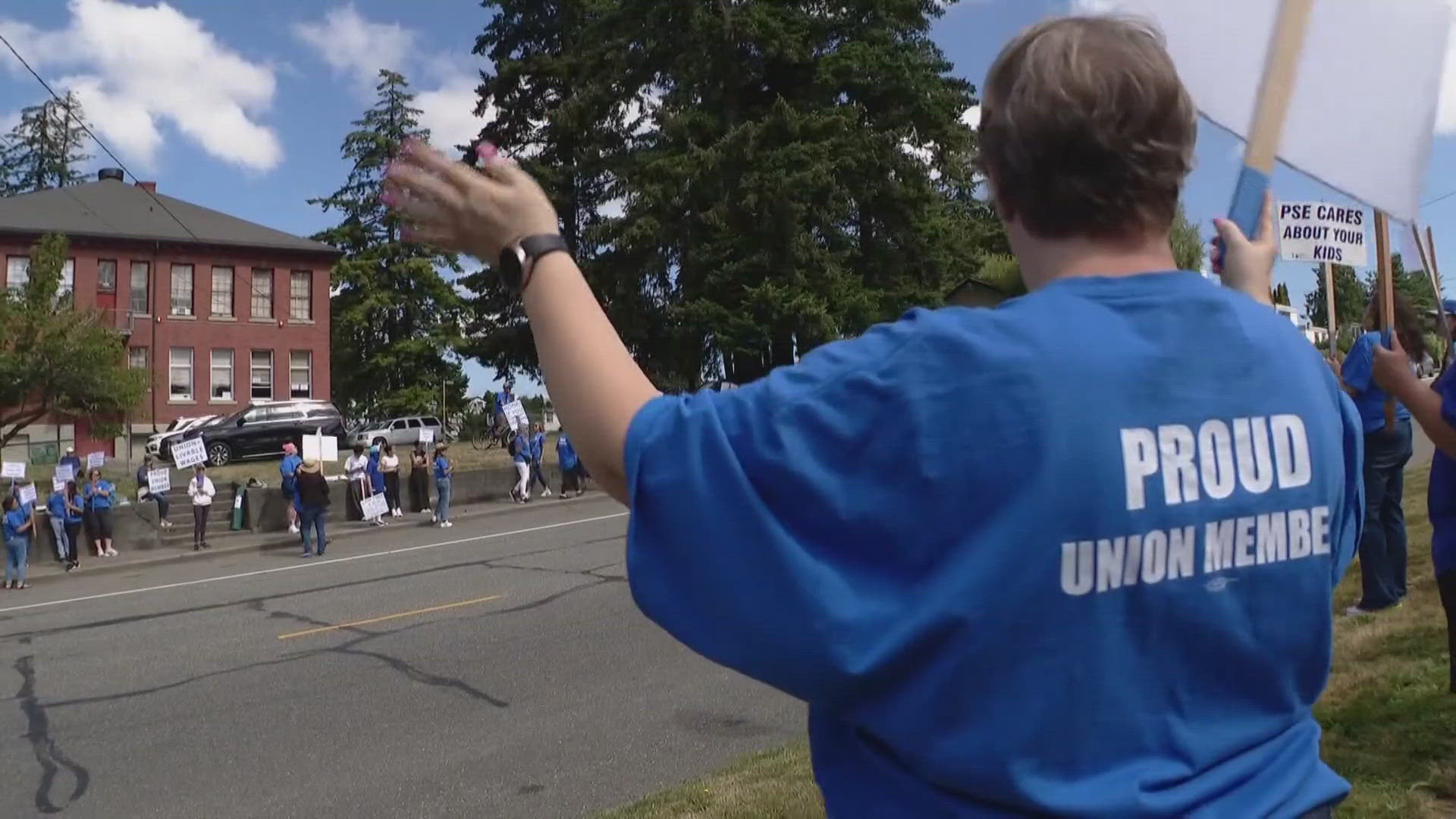 Mount Vernon paraeducators said they asked for “fair, livable and competitive” wages as part of contract negotiations.