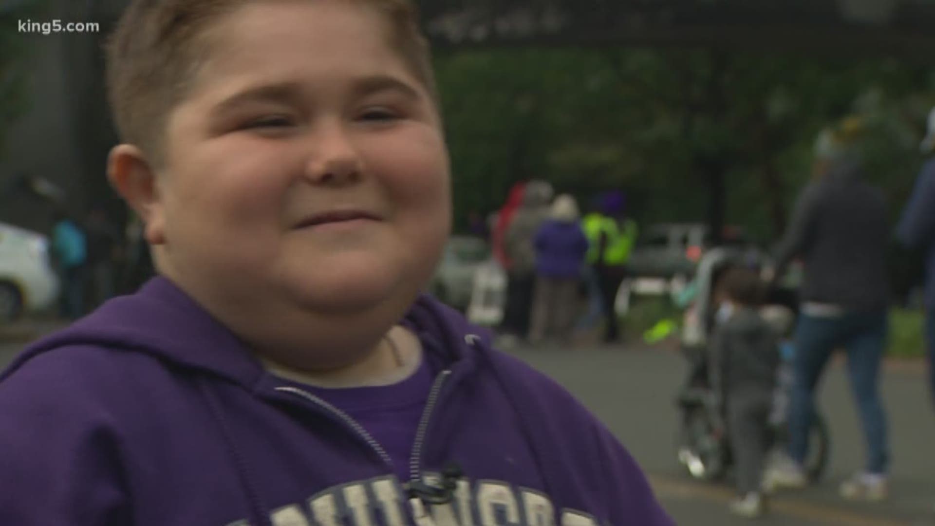 A boy battling Duchenne muscular dystrophy took the field at Husky Stadium on Saturday for the coin toss. KING 5's Amy Moreno reports.