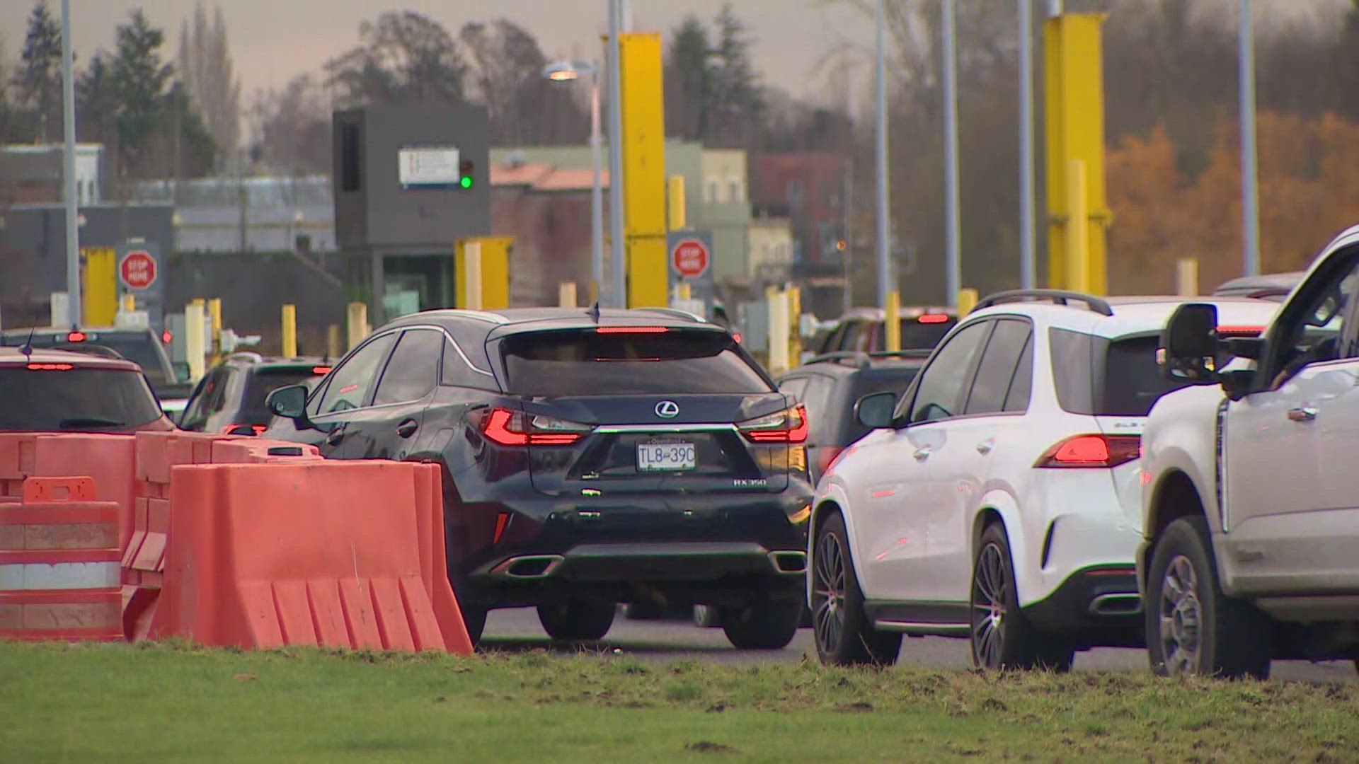 A vehicle speeding toward a bridge from the American side crashed at a border checkpoint in Niagara Falls on Wednesday.