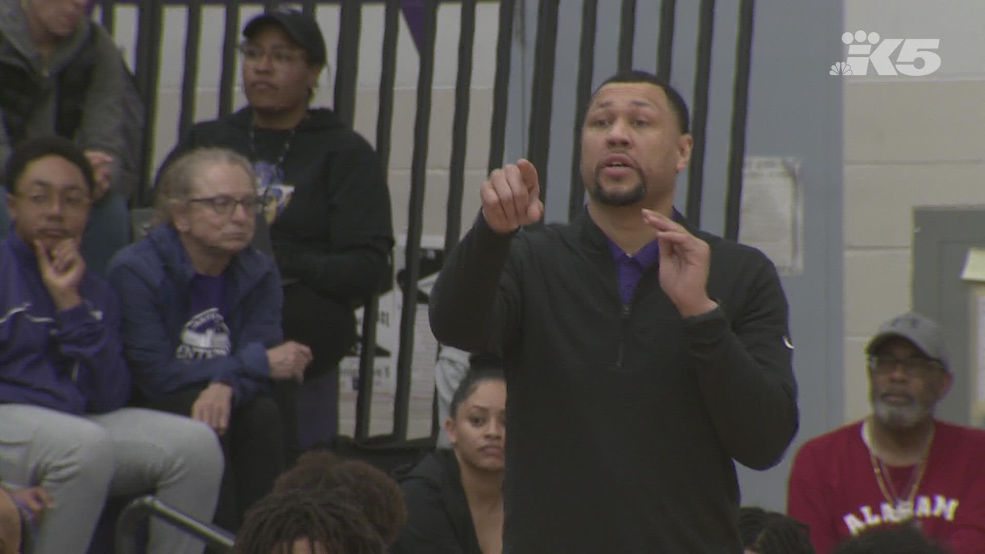 Highlights of the Eastside Catholic boys 64-56 upset of Garfield in the Metro League Semifinals.