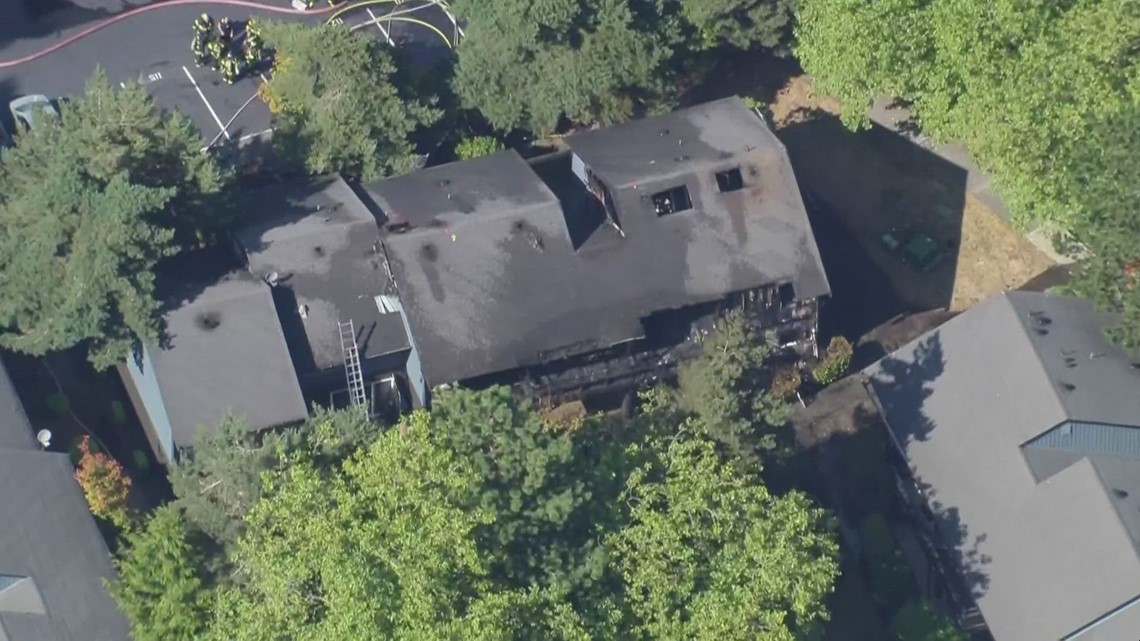 Crews put out hot spots at Everett apartment complex