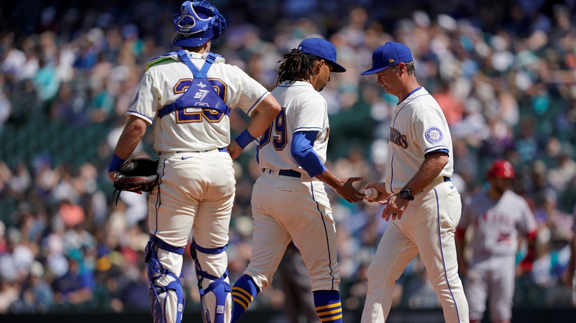 Flexen flexes again at home, Mariners beat Angels 2-0