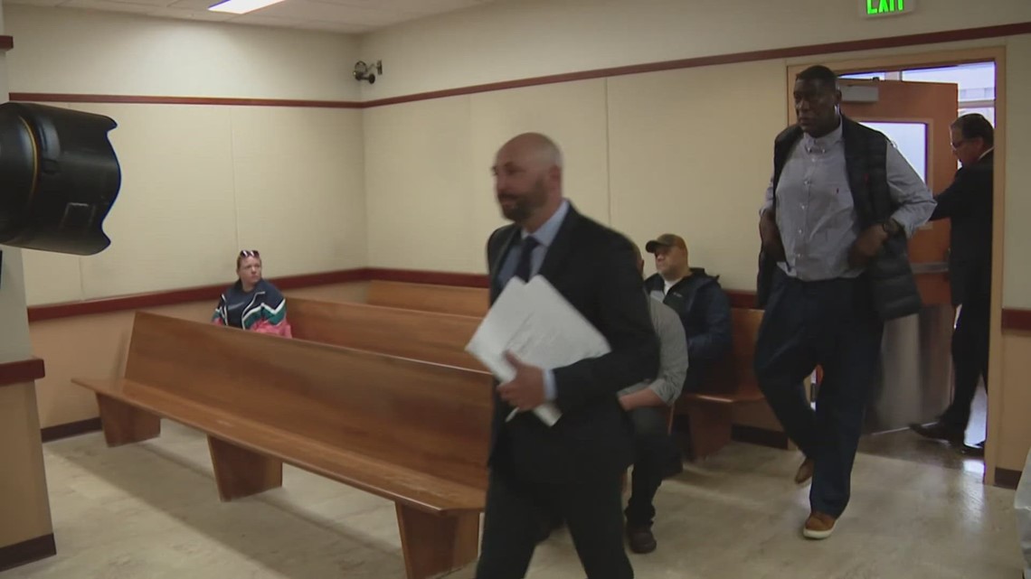 Former SuperSonic Shawn Kemp pleads not guilty to assault