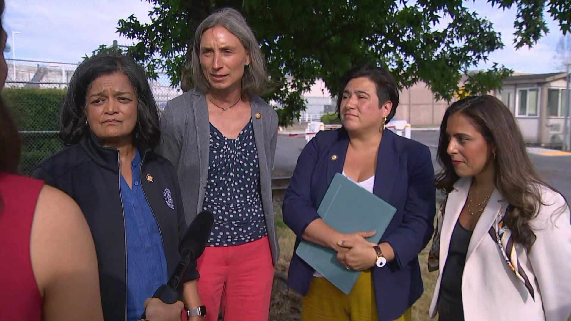 Rep. Pramila Jayapal and two other congresswomen catch ICE by surprise in Tacoma. 