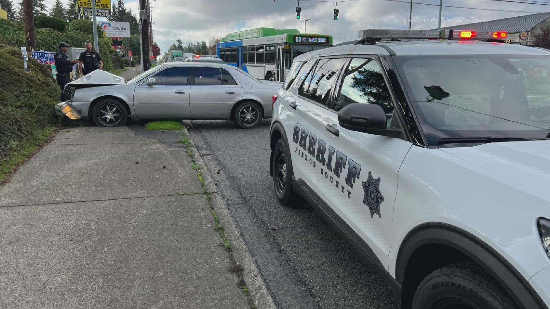 Pierce County deputies say a suspect robbed a bank in University Place, locked employees in the vault and crashed after a brief chase.