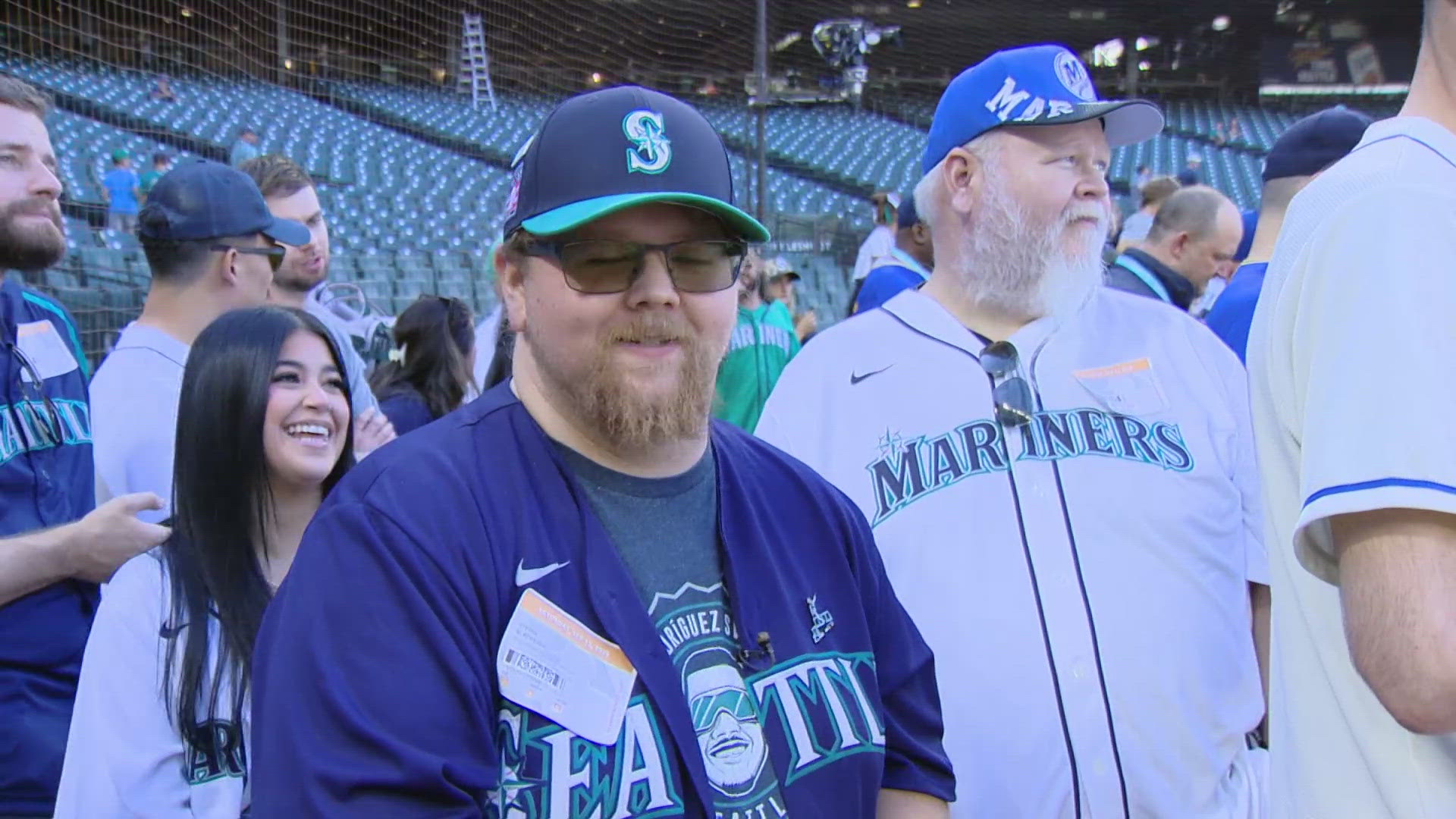 Raleigh hits 54th homer, ties Mantle's record for most in season by a