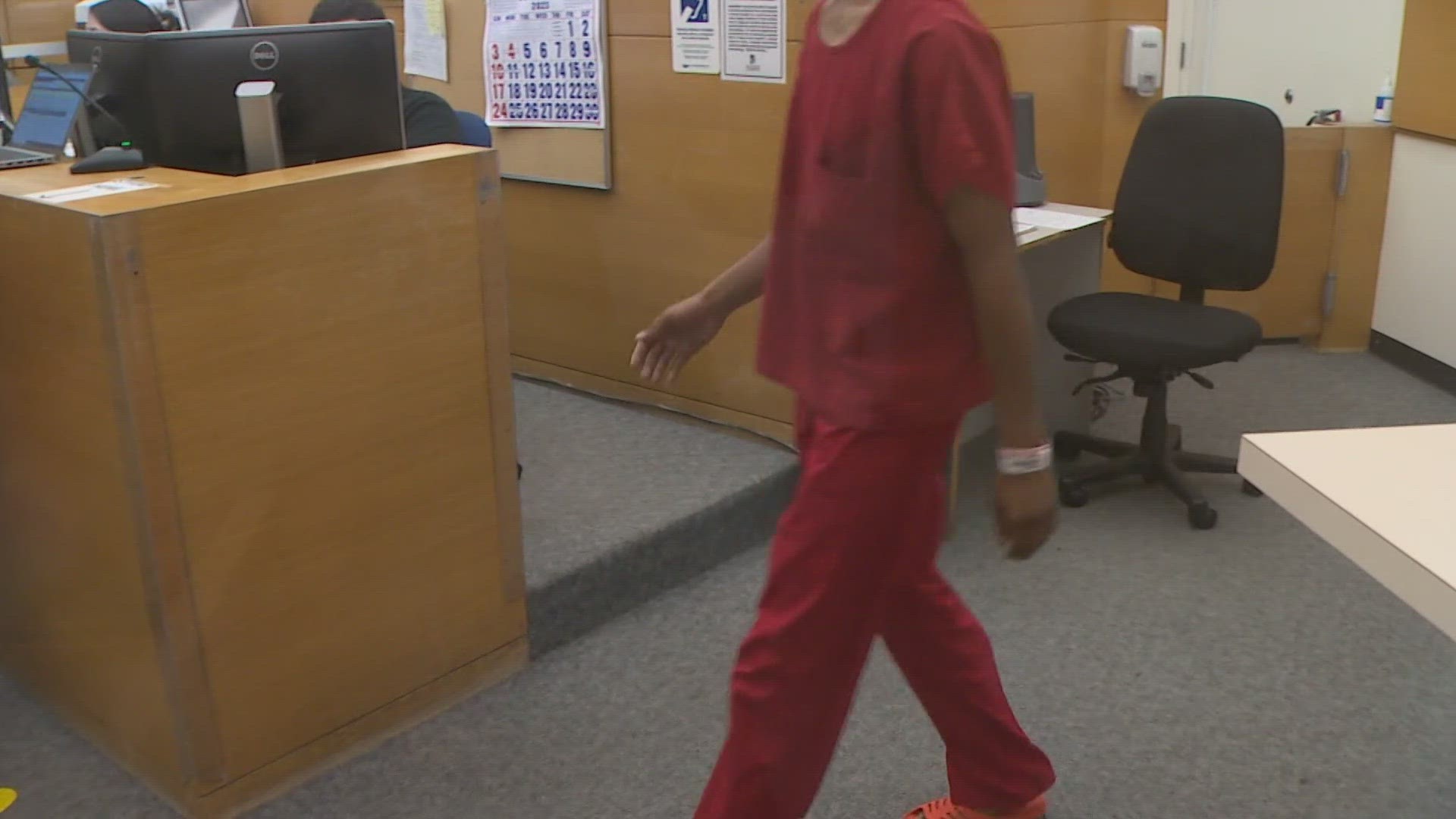 Burglary suspect accused of choking Bellevue officer to appear in court ...
