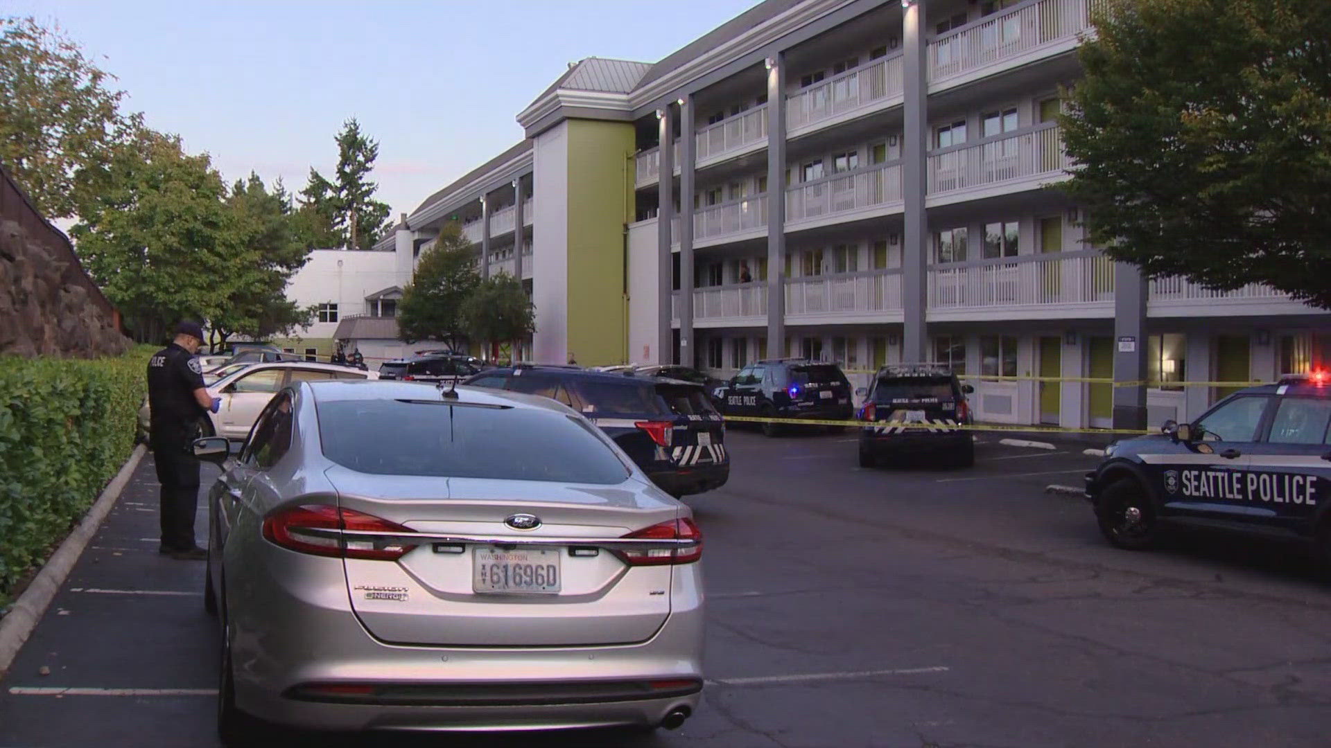 Man shot and killed outside Seattle hotel | king5.com