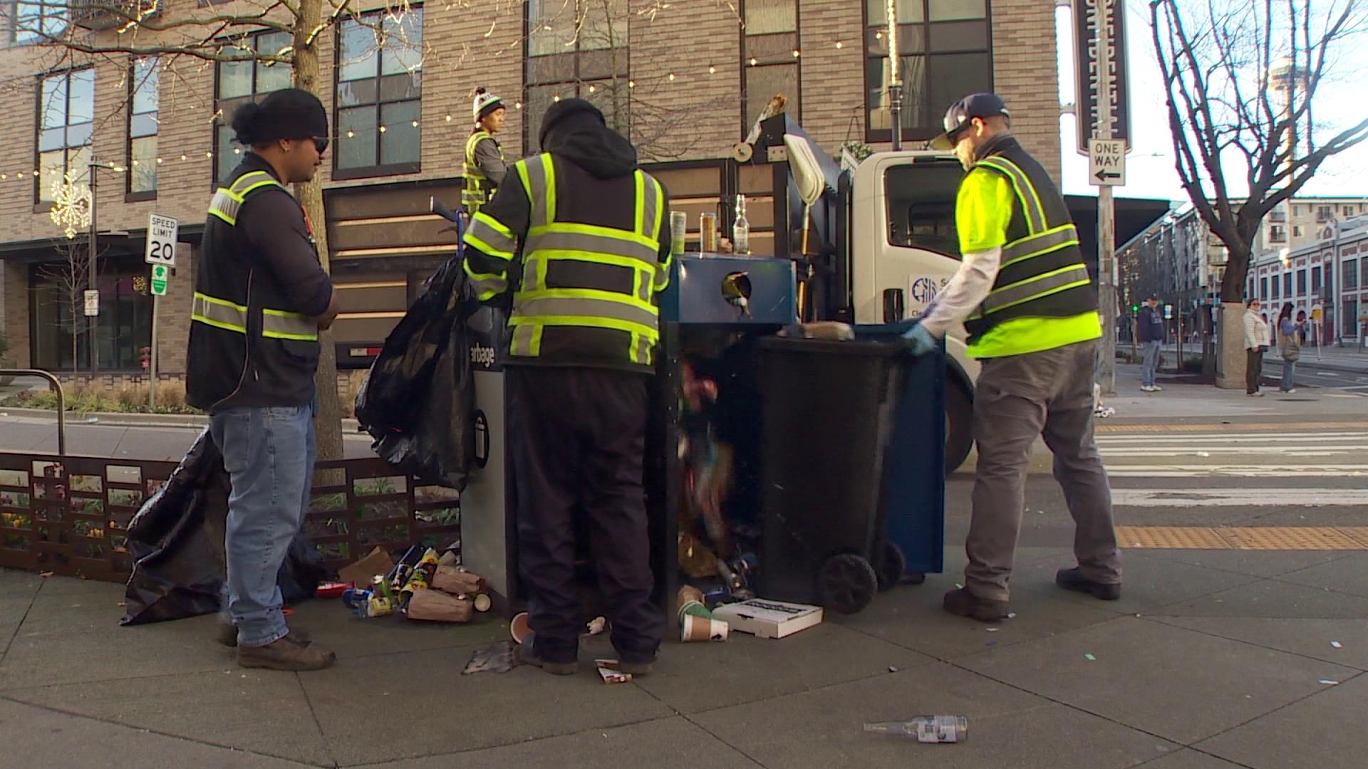 What it took to clean up after the Seahawks parade in Seattle | king5.com