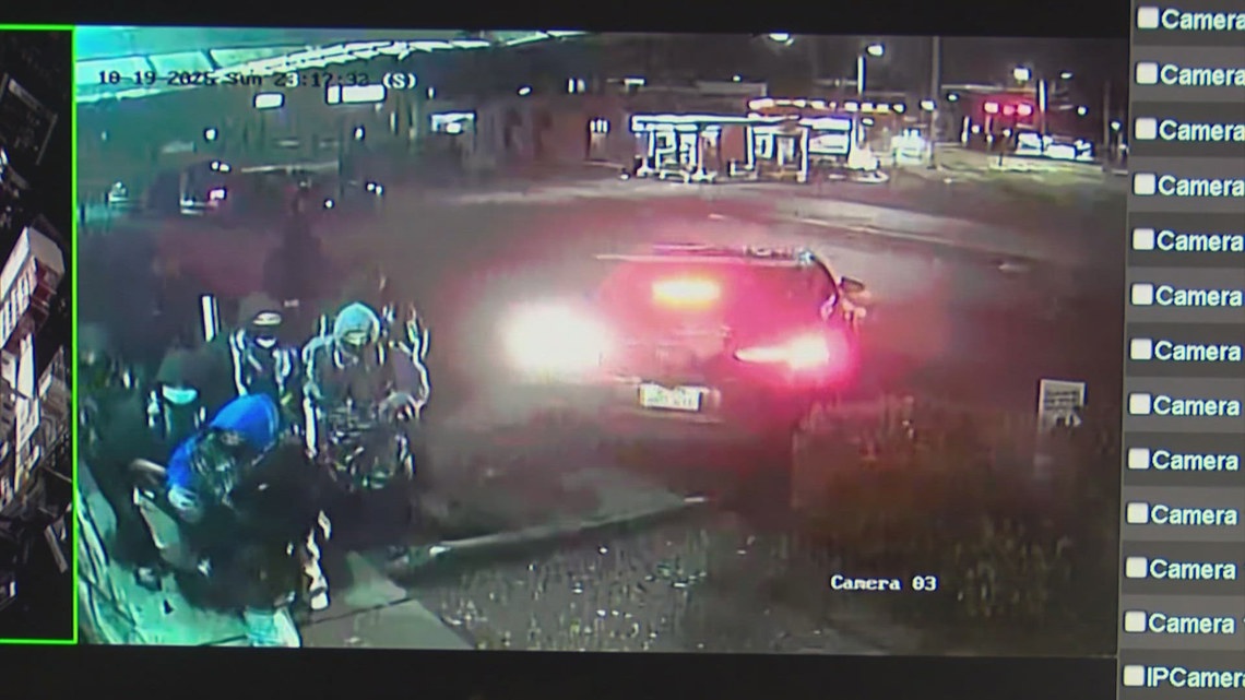 At least 8 people burglarize a Seattle smoke shop