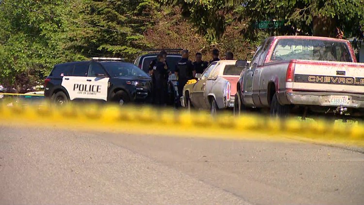 2 dead, 1 hospitalized after shooting at Everett home