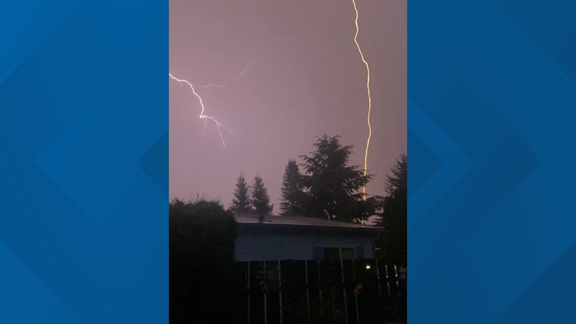 KING 5's meteorologists are tracking Saturday's storm moving through western Washington.