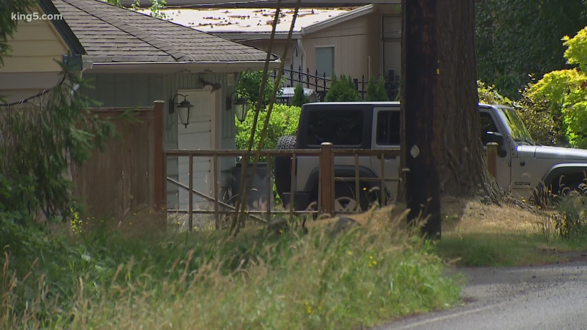 Lynnwood police are searching for a suspect they say stabbed a homeowner during a burglary attempt near Daleway Park.