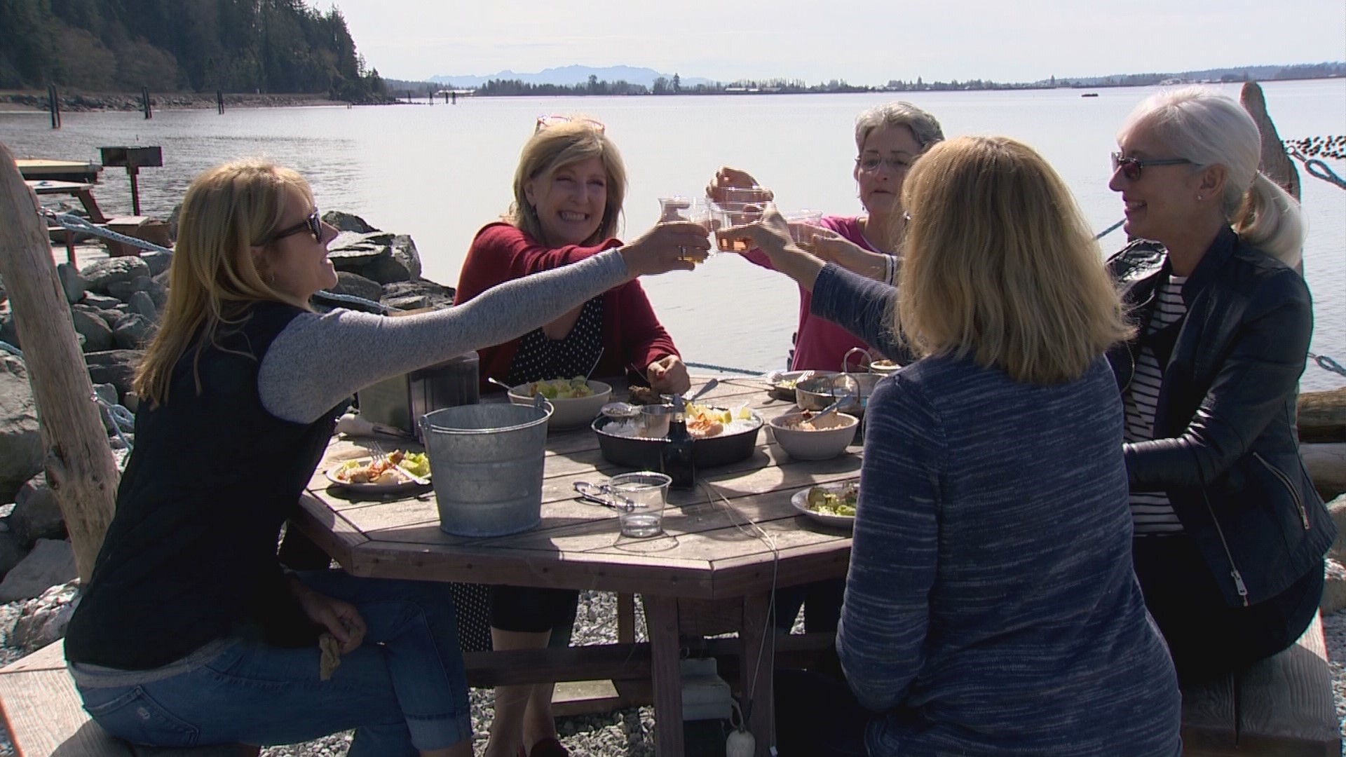 Order your beer, some oysters, shrimp, or crab, and step out to on-the-beach dining to savor the sun on Samish Bay