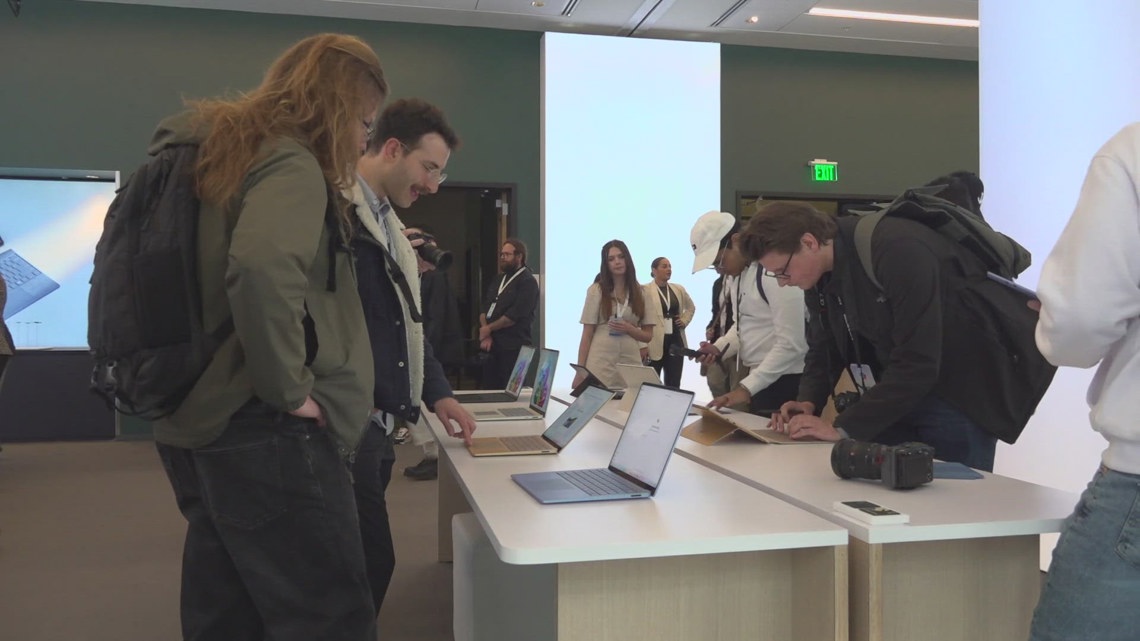 Microsoft Putting Emphasis On A I With New Laptops King5