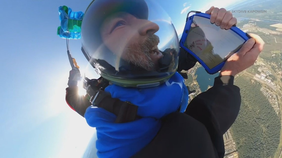 Shelton teacher skydives while reading book chosen by students - Vimarsana News