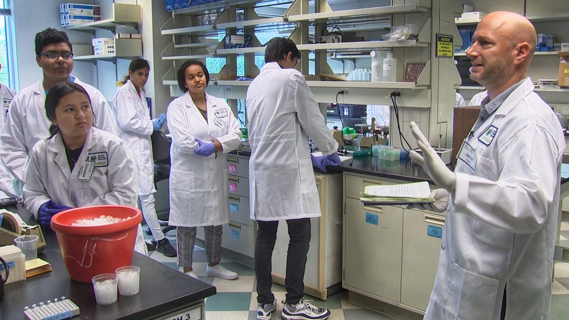 The two-week immersion offers students a unique experience inside a world-class cancer research center. Sponsored by Fred Hutch.