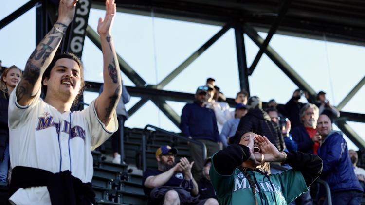 Mariners fans T-Mobile park watch party