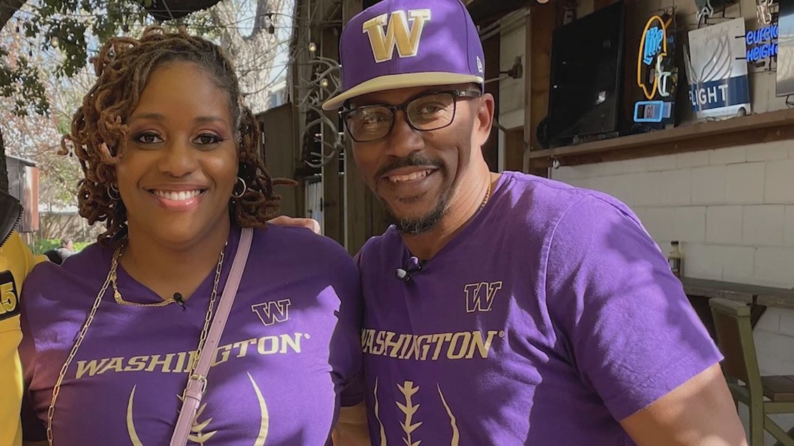 UW quarterback Michael Penix Jr.'s family cheering on Huskies