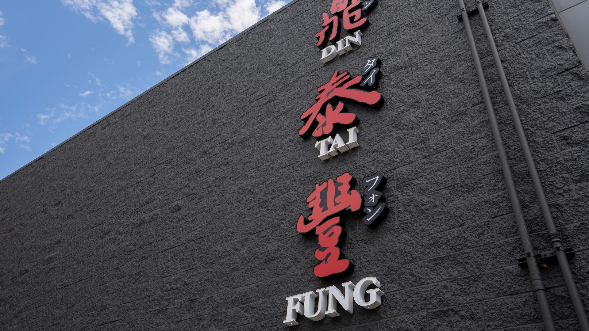 The investigation found the restaurant chain’s attendance policy discouraged use of sick leave and failed to provide required rest and meal breaks.