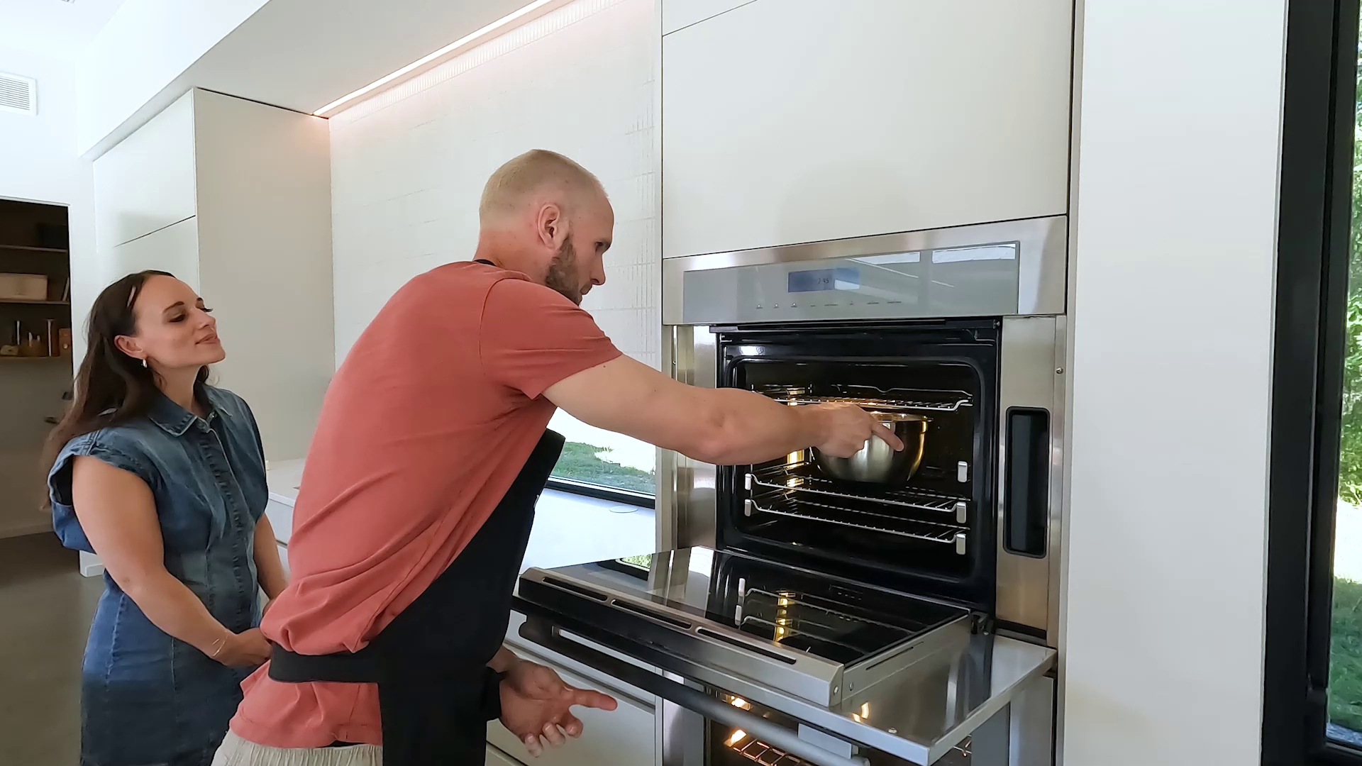 Sounders Goalie Stefan Frei makes a few special recipes with Kelly in his state of the art kitchen. Sponsored by Albert Lee.