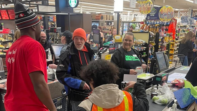 Seahawks players surprise shoppers at Kent Safeway, pay for their groceries ahead of Thanksgiving