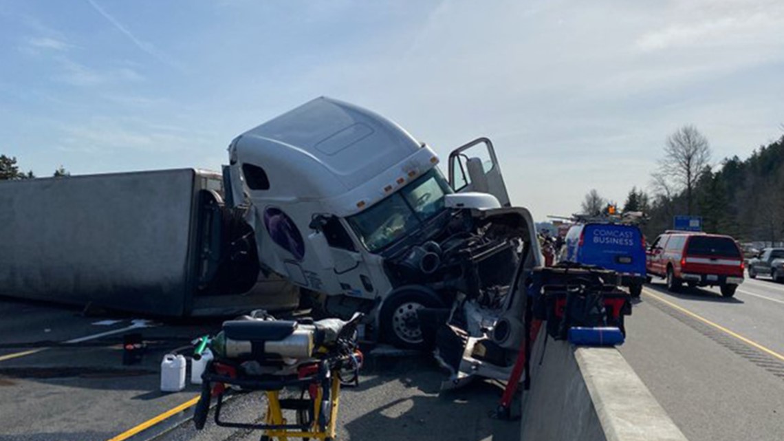 Driver In Custody For Dui After Semi Truck Overturns On Sr 167 In Algona 