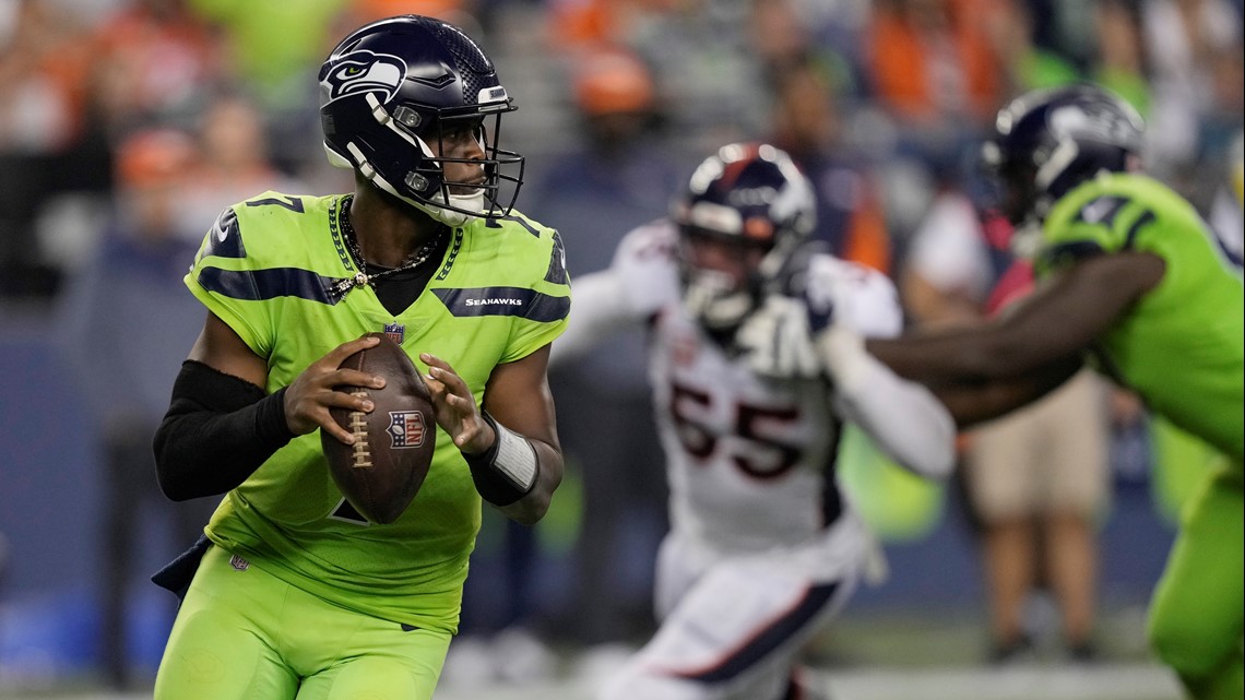 Geno Smith hears chants, relishes Seahawks opening victory