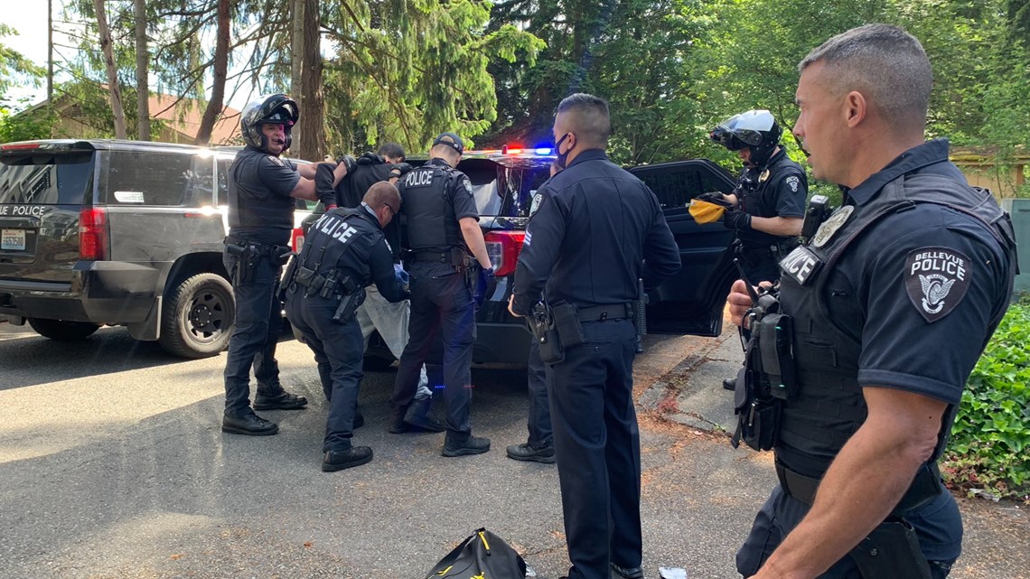 Suspect in custody after carjacking valet driver in Bellevue