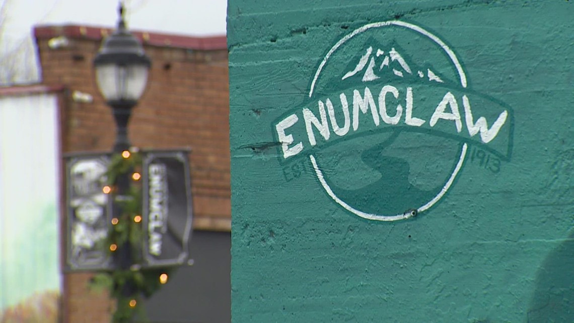 Enumclaw police investigating possible hate crime during school board meeting - Vimarsana News
