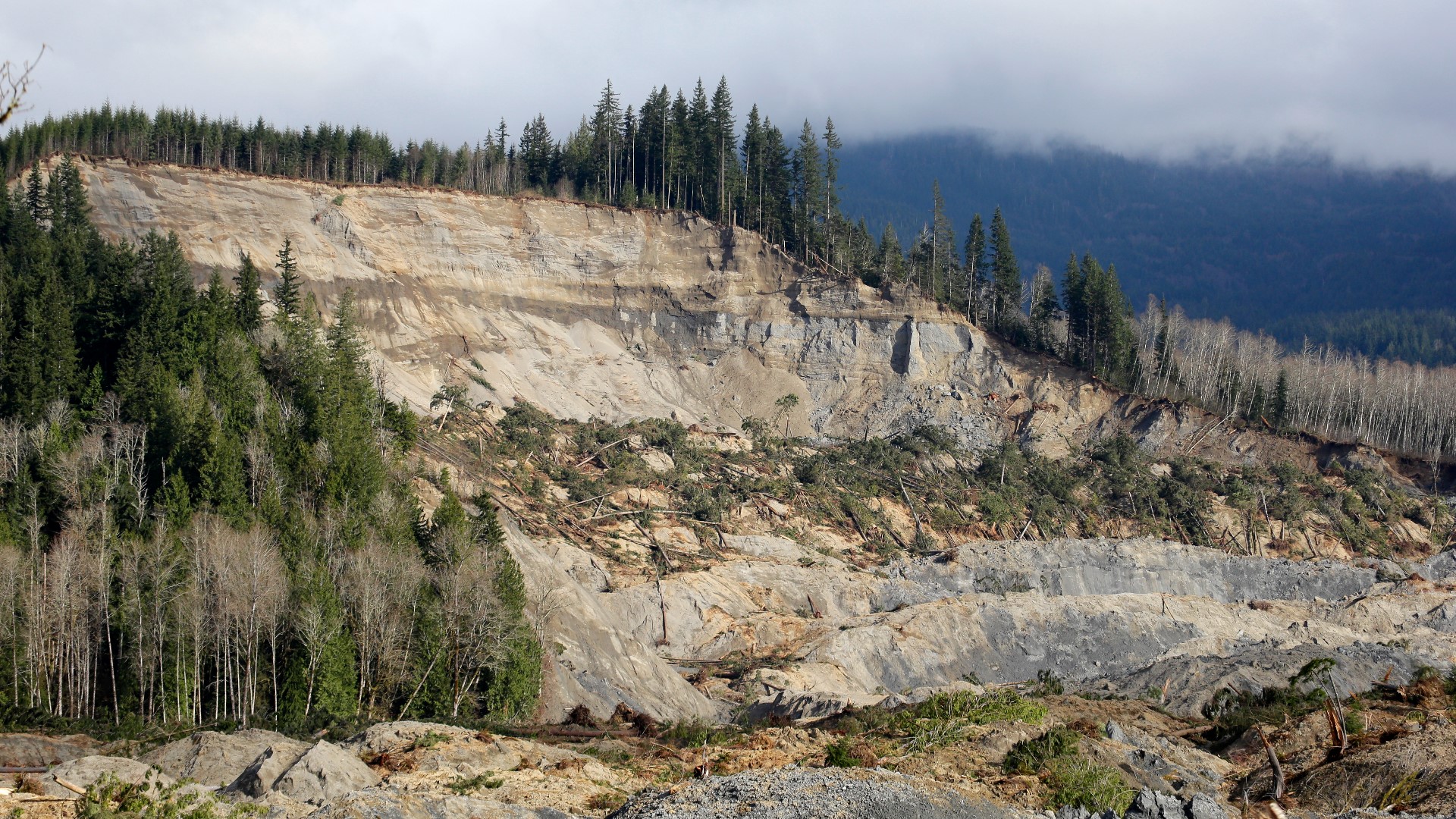 Washington's Sen. Cantwell and Rep. Suzan DelBene introduced the National Landslide Preparedness Act in November 2020, now it's up for reauthorization.