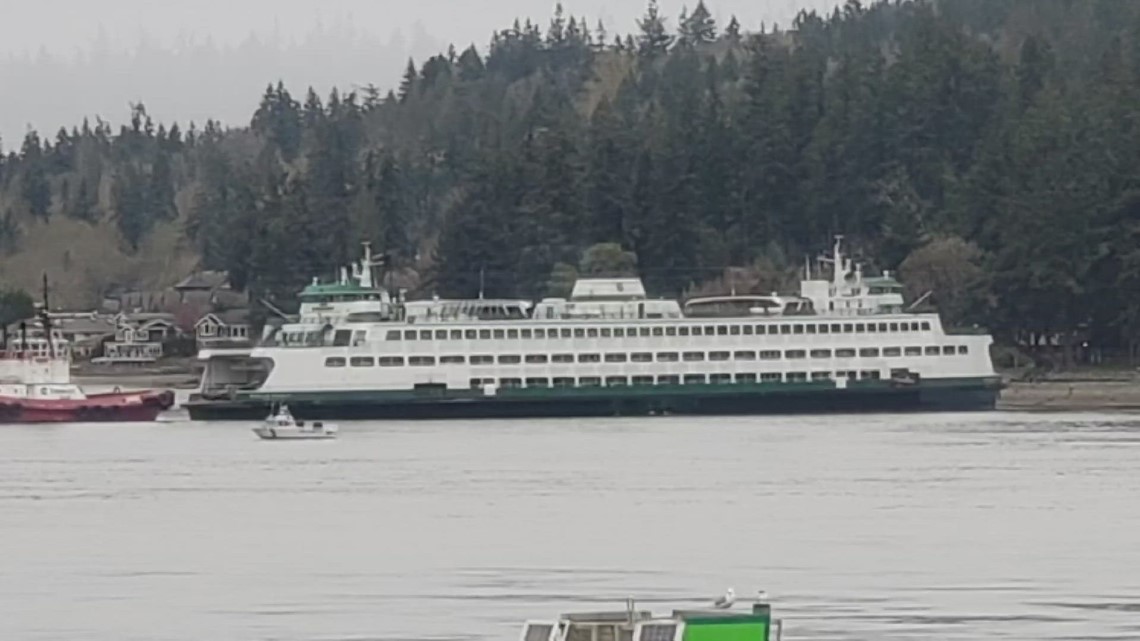 BREAKING Ferry runs aground near Bainbridge Island, leaving over 600