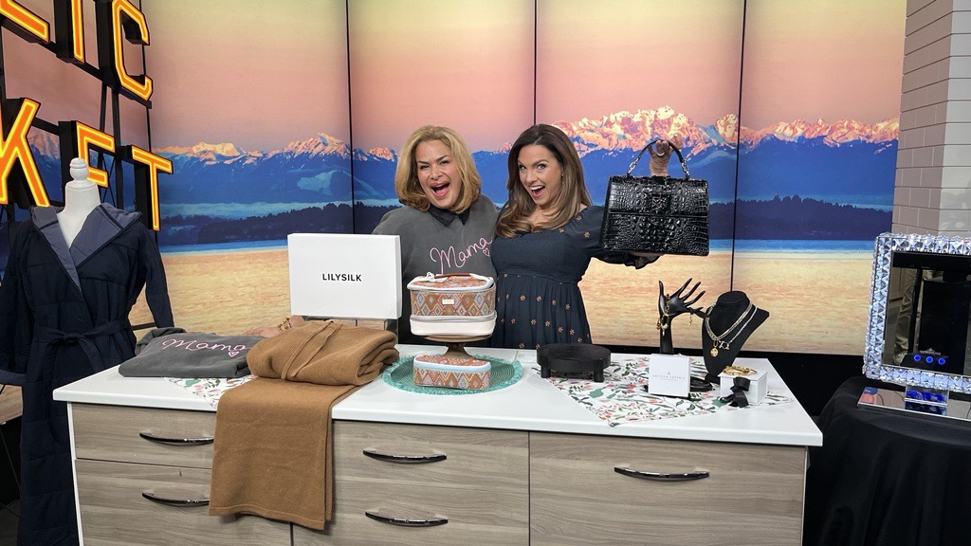 From cozy loungewear to light up vanities you can’t miss with these gift ideas. #newdaynw