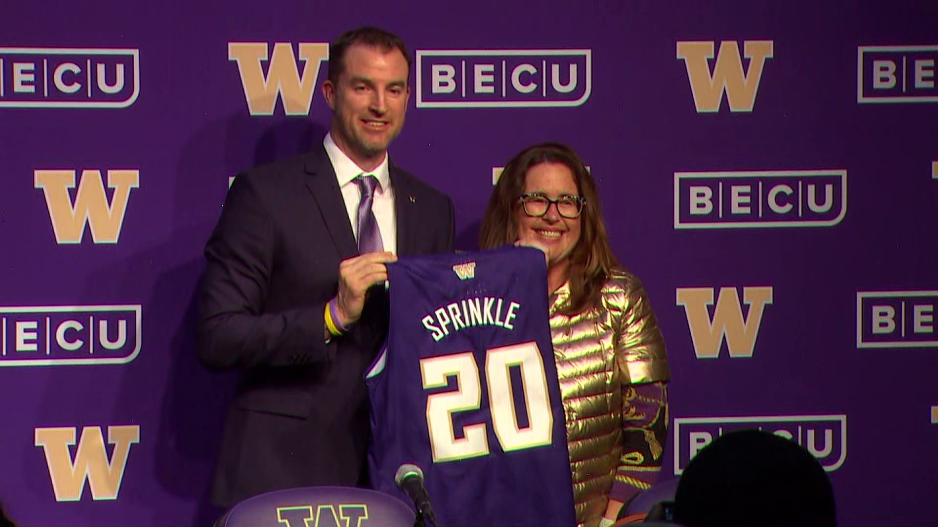 The Washington Huskies' new basketball coach spoke with reporters after leaving Utah State to replace Mike Hopkins.