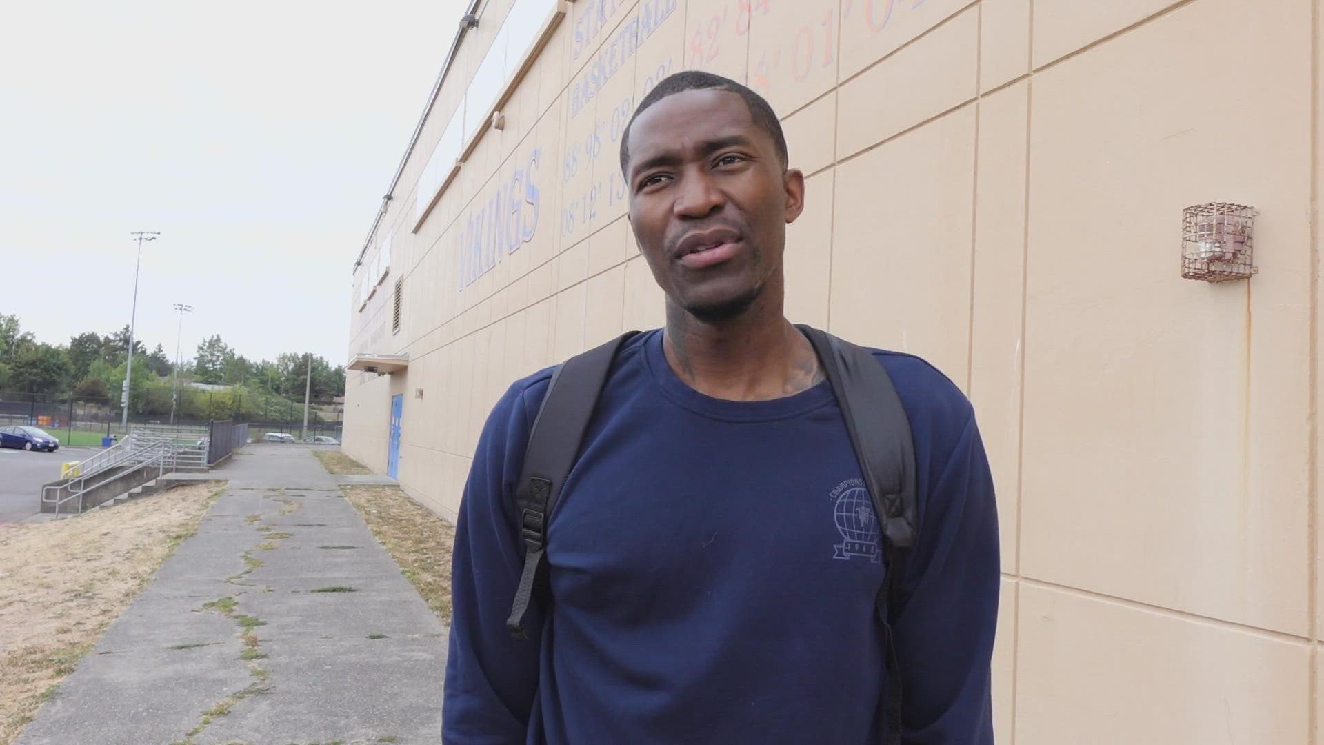 NBA star Jamal Crawford continues to give back to kids in his Seattle neighborhood.