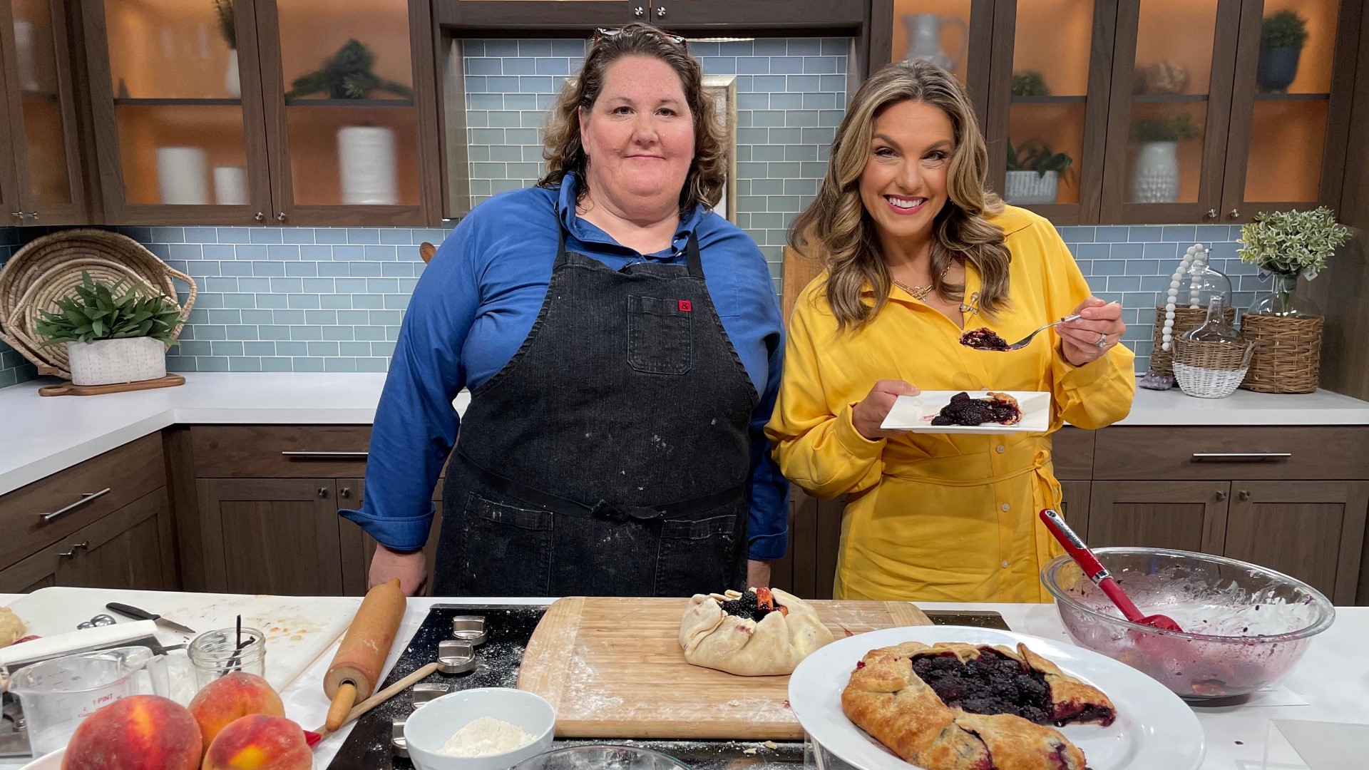 Laurie Pfalzer, author of the cookbook "Simple Fruit," joined the show to cook a sweet summer recipe with blackberries and peaches. #newdaynw