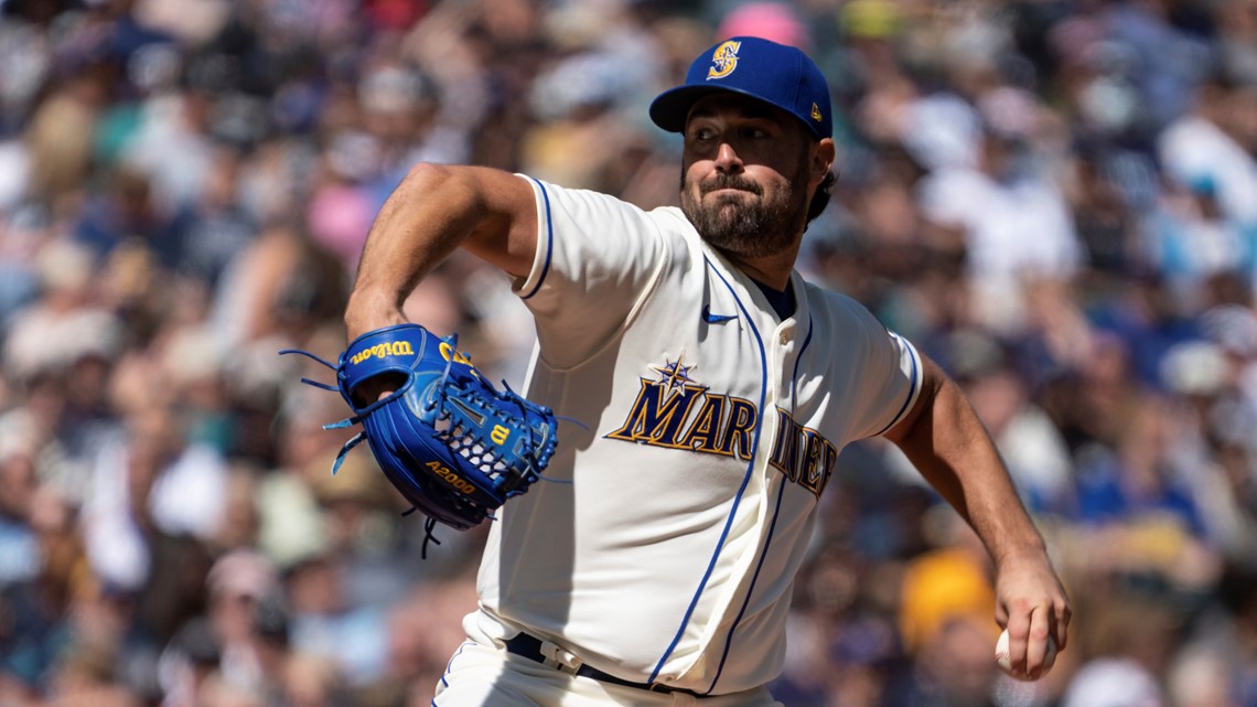 Mariners introduce Tucker, team's new clubhouse dog from local shelter 