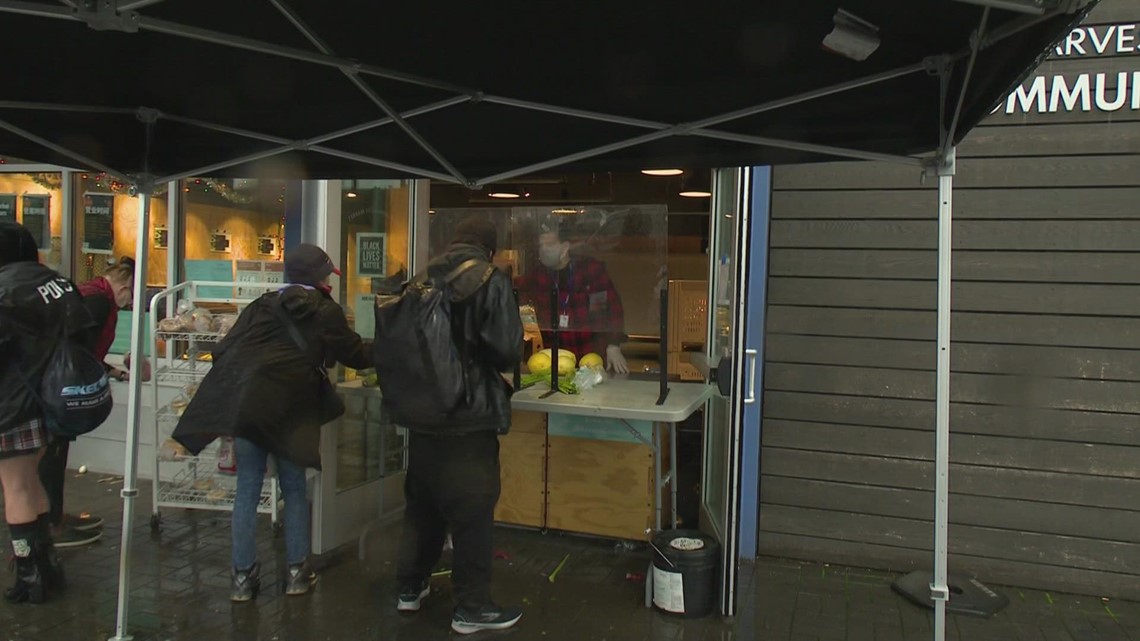 Northwest Harvest limits volunteers in order to serve public safely during omicron rise - Vimarsana News