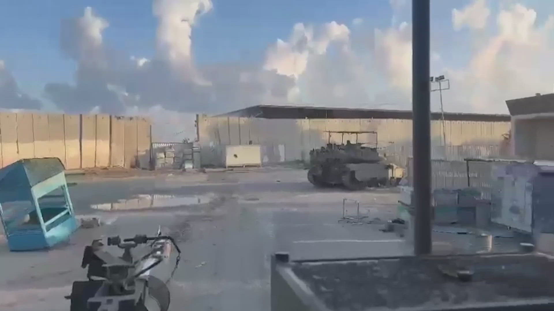 Israeli tank units have seized control of the Rafah border crossing into Egypt