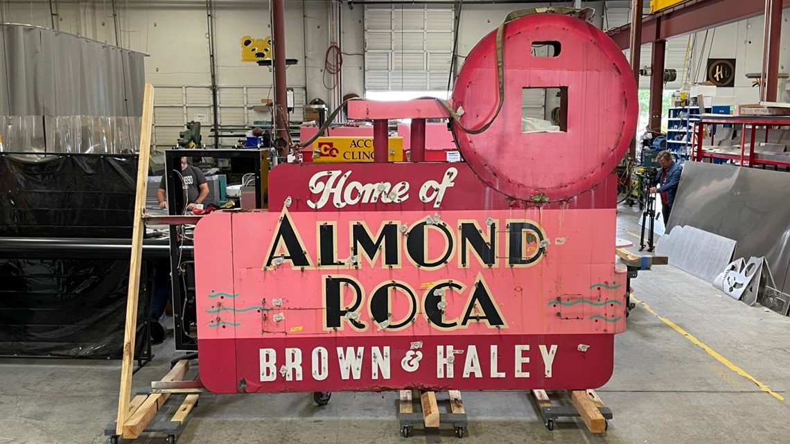 塔科马的Almond Roca标牌在西雅图重新制作