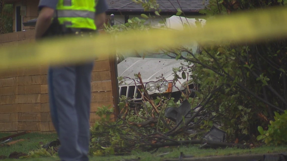 Man arrested after deadly crash in Burien involving stolen truck ...