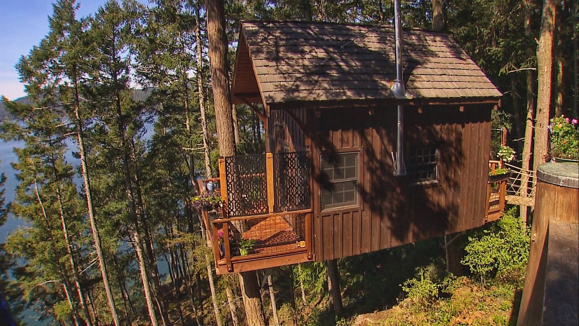 Hilltop Treehouse Retreat won Best Quirky Vacation Rental in 2019's Best Northwest Escapes! #k5evening
