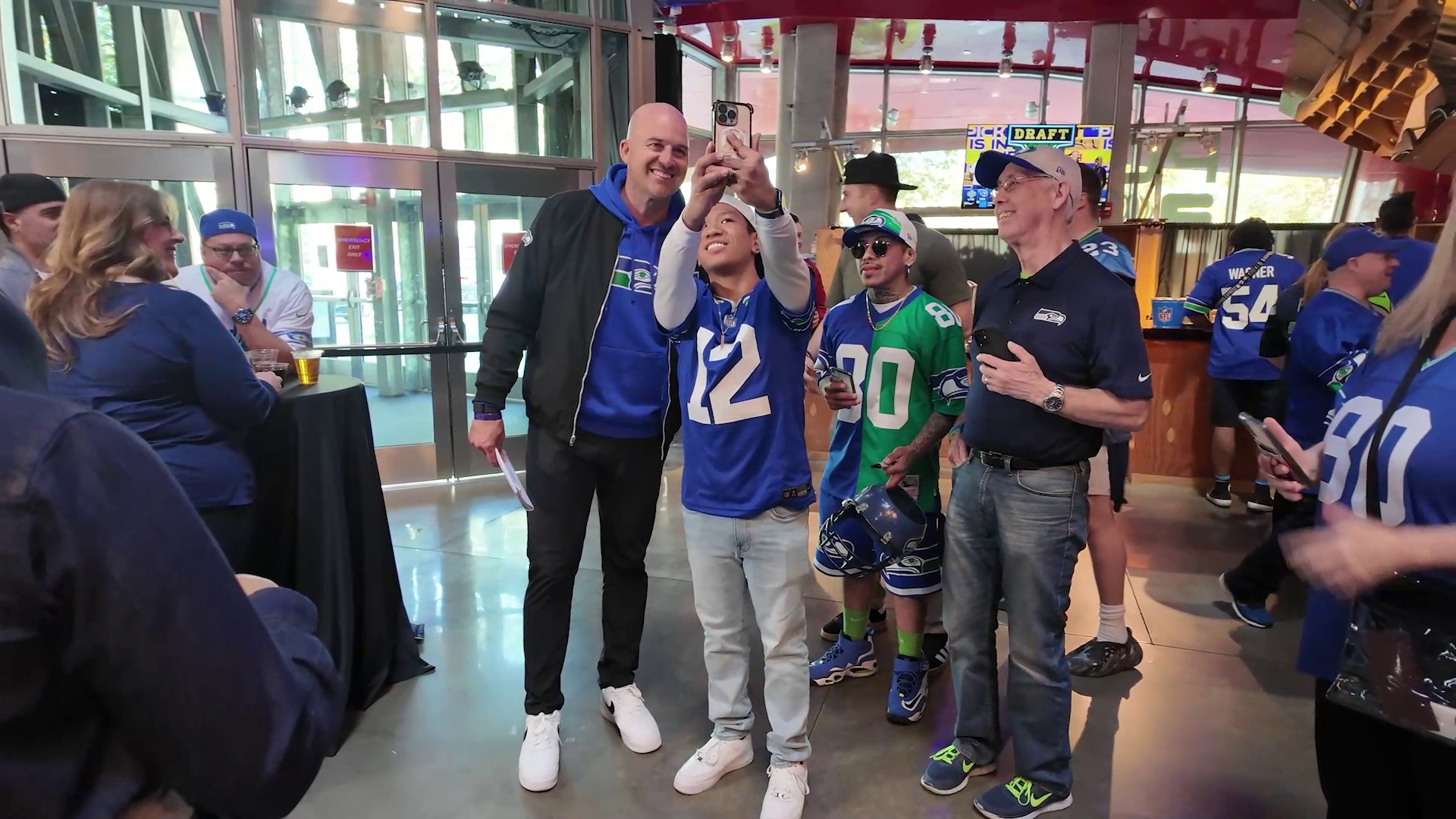 The Quarterback talks Twelves and favorite football memories at new exhibit. #k5evening