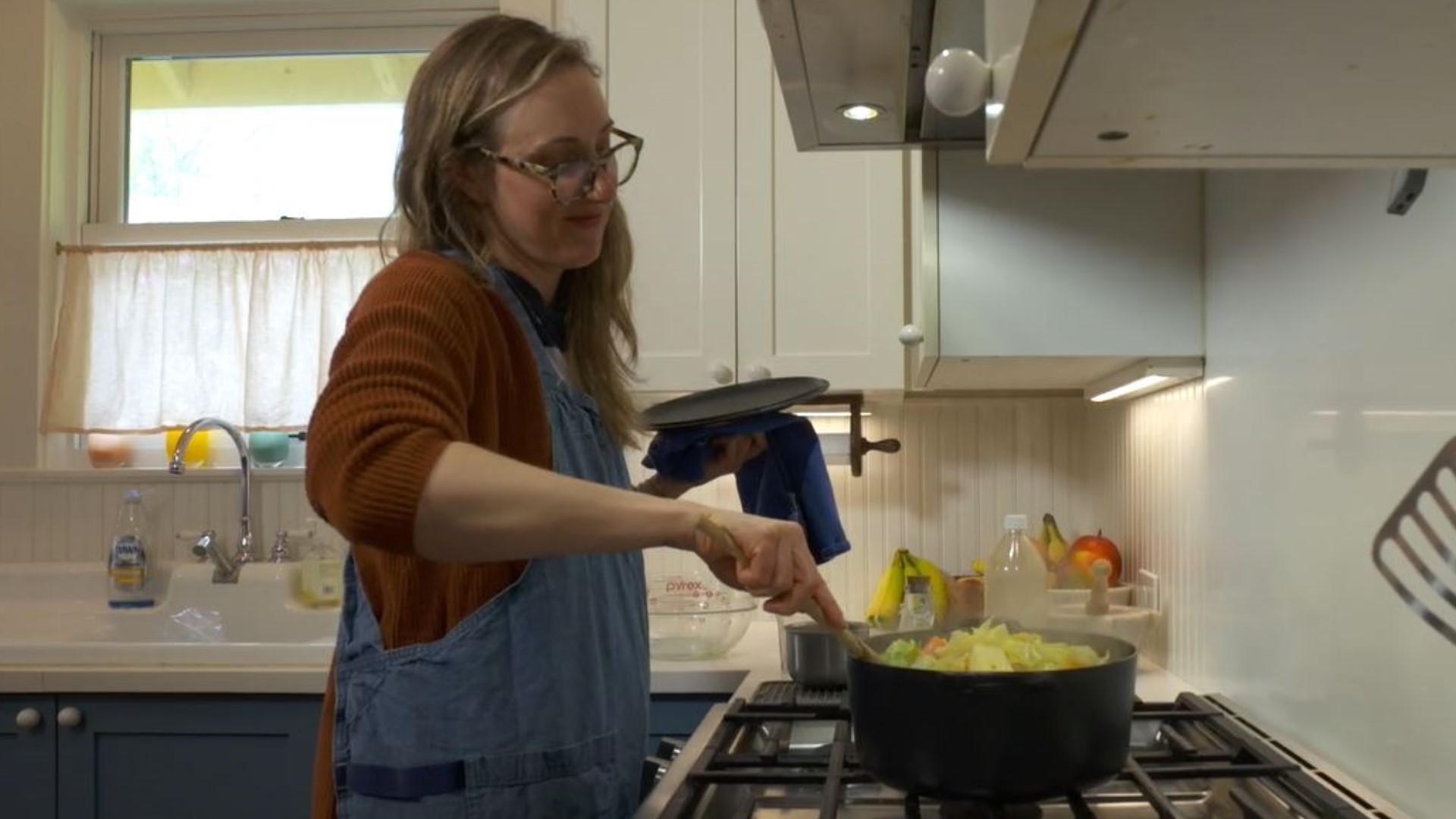 Caroline Wright's "Soup Club" features 80 plant-based soup and stew recipes. #k5evening
