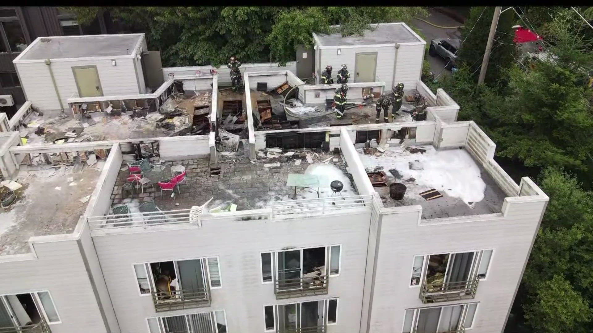 【wwk】Room fire Crews battle 3-story, 2-alarm apartment fire in Seattle | king5.com