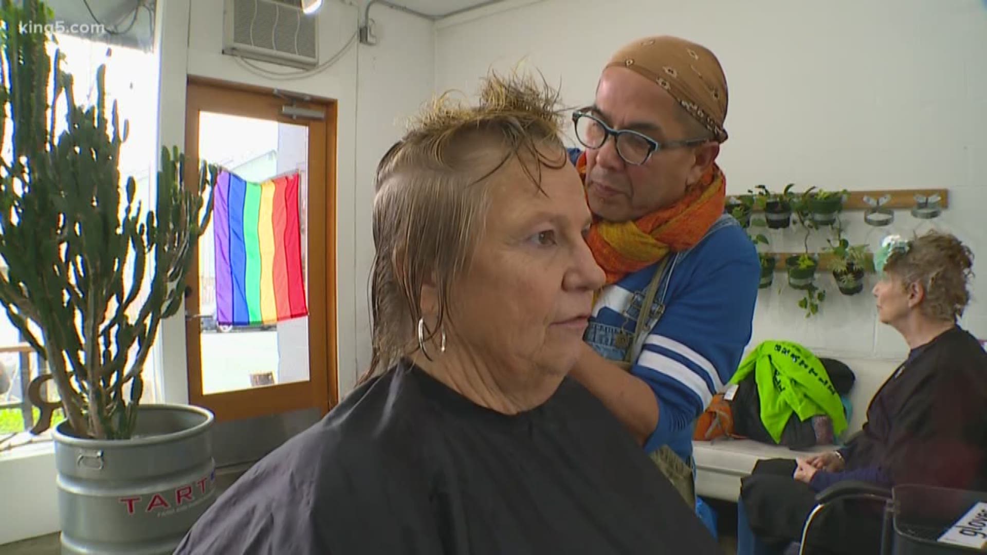 One stylist gives free haircuts to the homeless and makes food for those in need with money out of his own pocket.