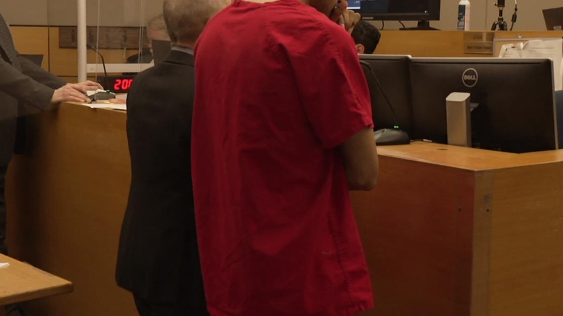 Man charged in fatal stabbing of 19-year-old UW student | king5.com